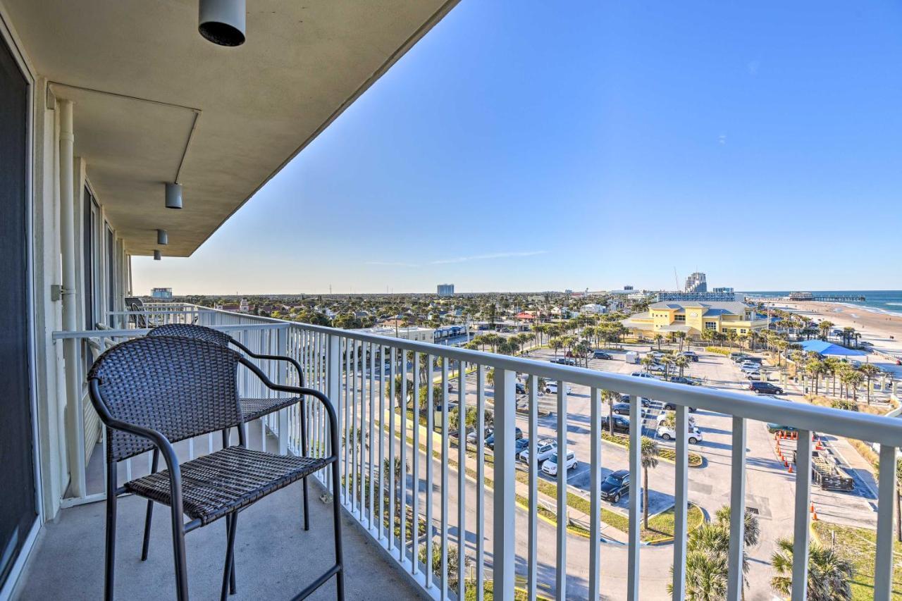 Oceanfront Resort-Style Getaway - Walk To Beach! Daytona Beach Kültér fotó